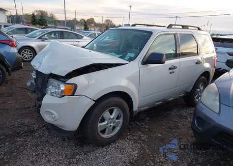 2009 Ford Escape Xlt z USA, uszkodzony, nr VIN 1FMCU03G99KC25282